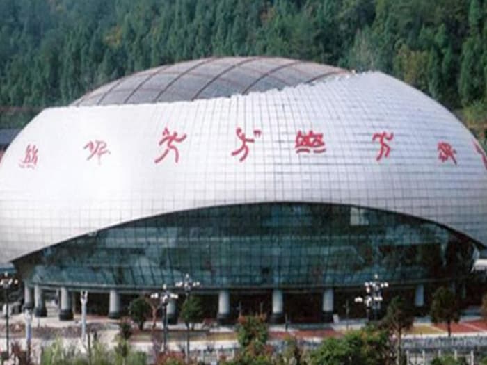 北安体育中心球形网架加工安装